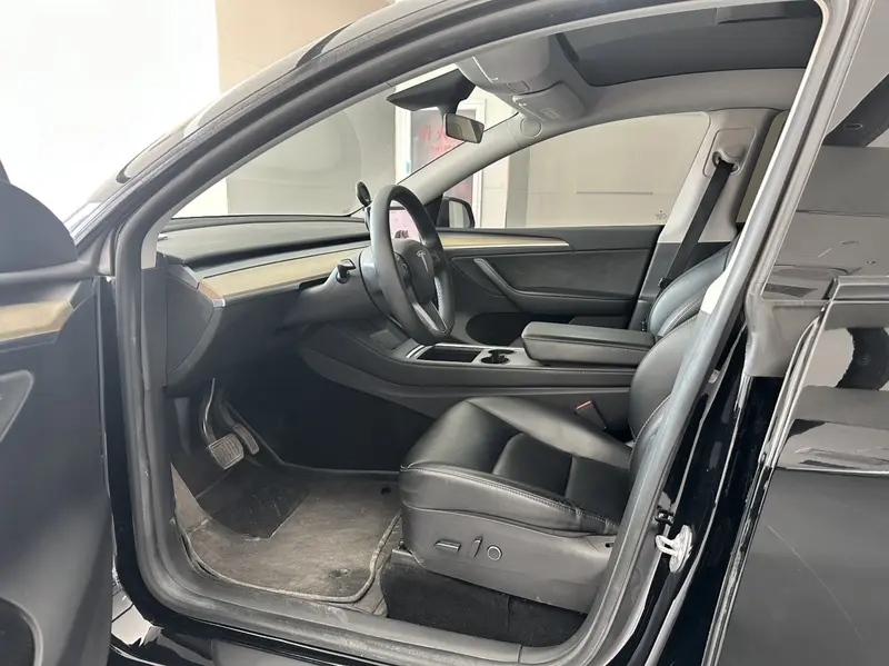 Tesla Model Y рестайлинг задний привод — фото 10