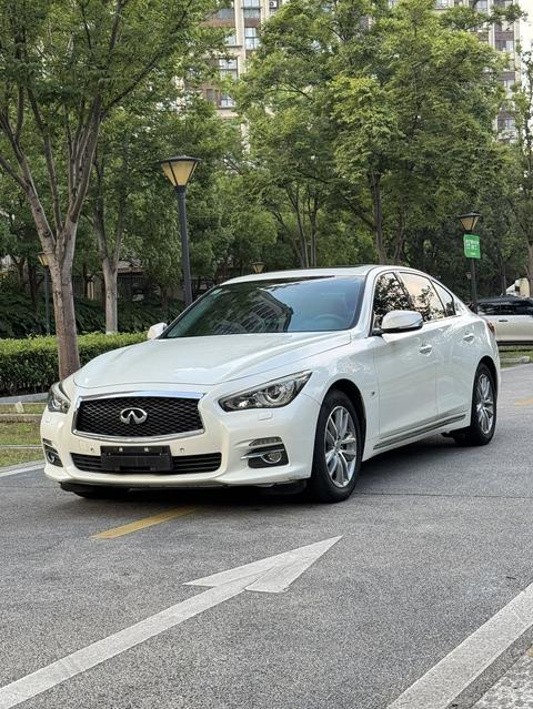 Infiniti Q50L