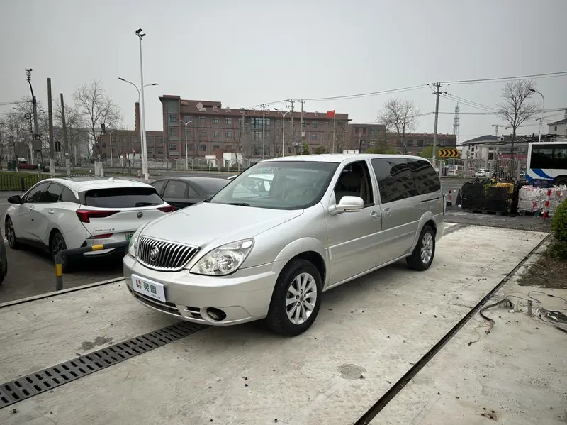 Buick GL 8 2.4 L