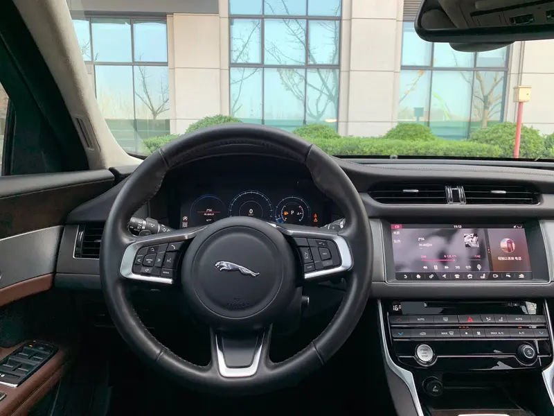 Jaguar XFL 2.0 T 250 PS Luxury — фото 9