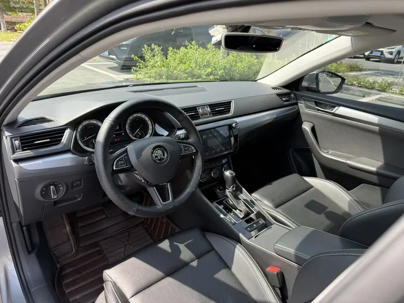 Skoda Superb — фото 11