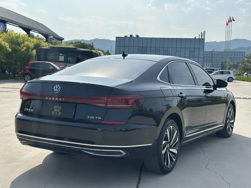 Volkswagen Passat — фото 6