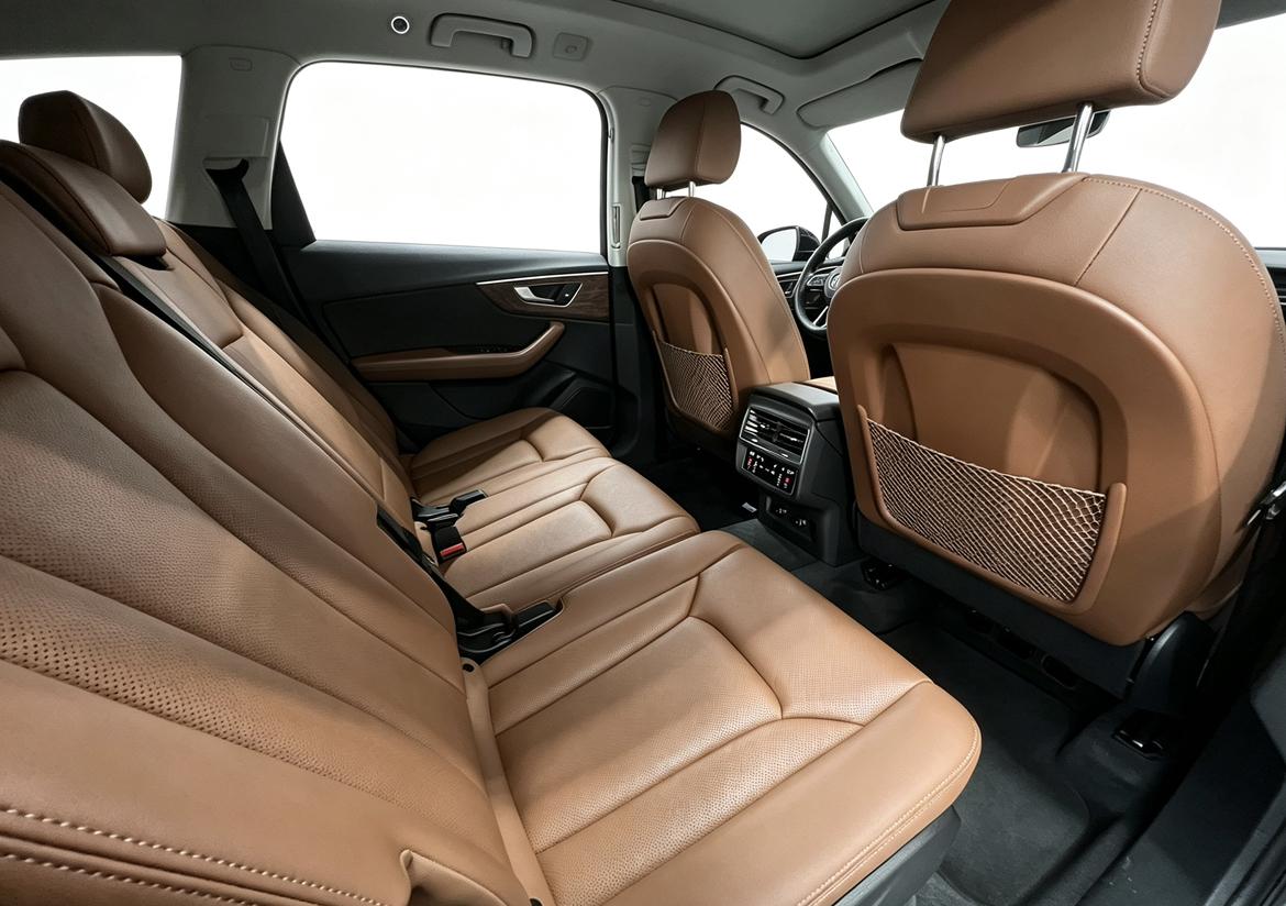 Audi Q7: фотография 15 из 17