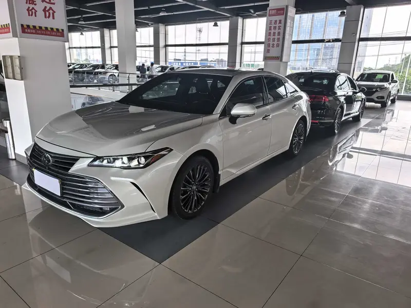 Toyota Avalon — фото 1