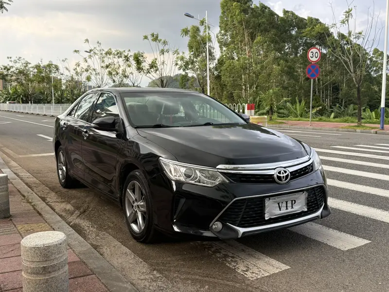 Toyota Camry — фото 3
