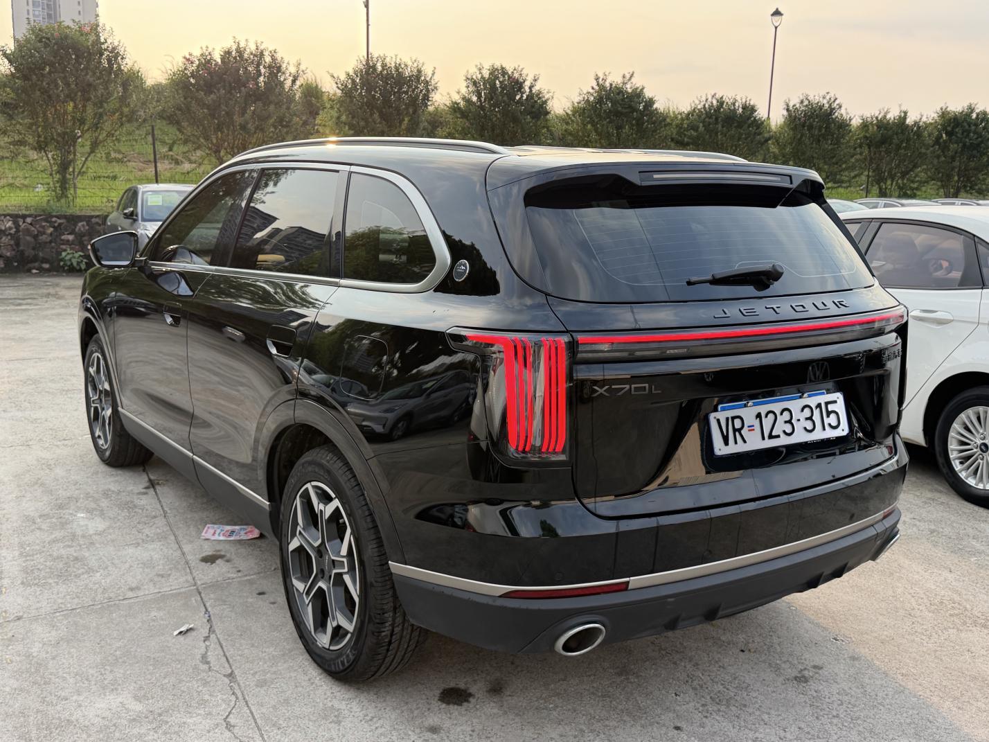 JETOUR X70L 2026 1.5TD 7DCT Luxury