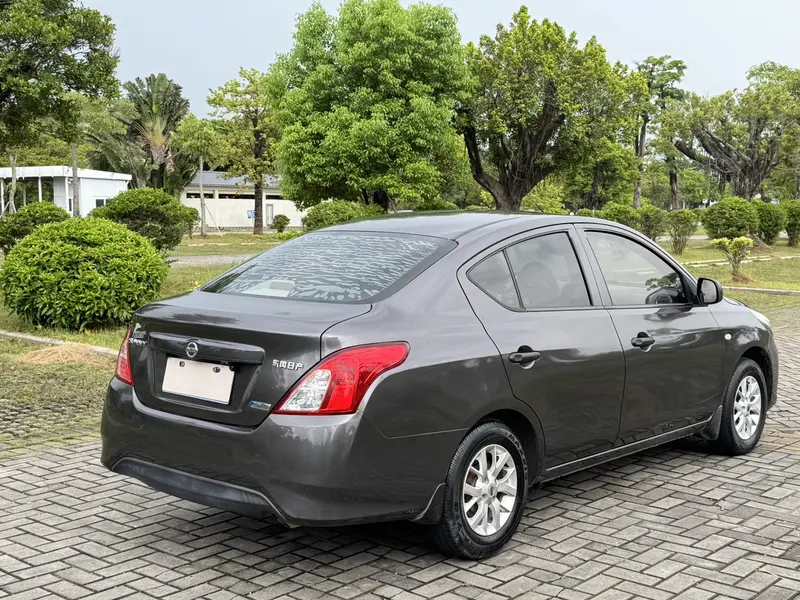 Nissan Sunny — фото 6