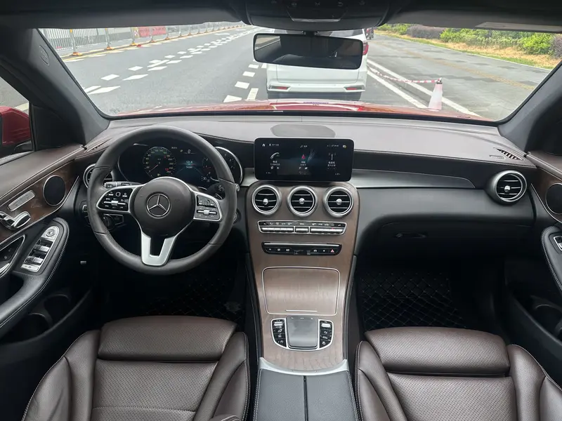 Mercedes-Benz GLC 260 L 4 MAT IC Luxury — фото 11