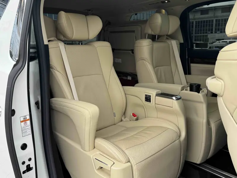Toyota Alphard — фото 16