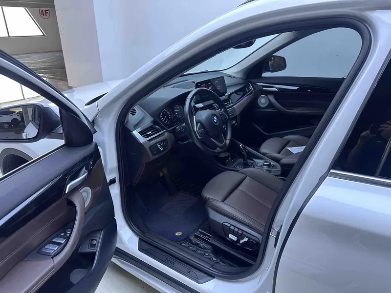 BMW X1 sDrive20Li стиль — фото 12