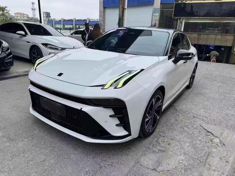 Lynk & Co 03