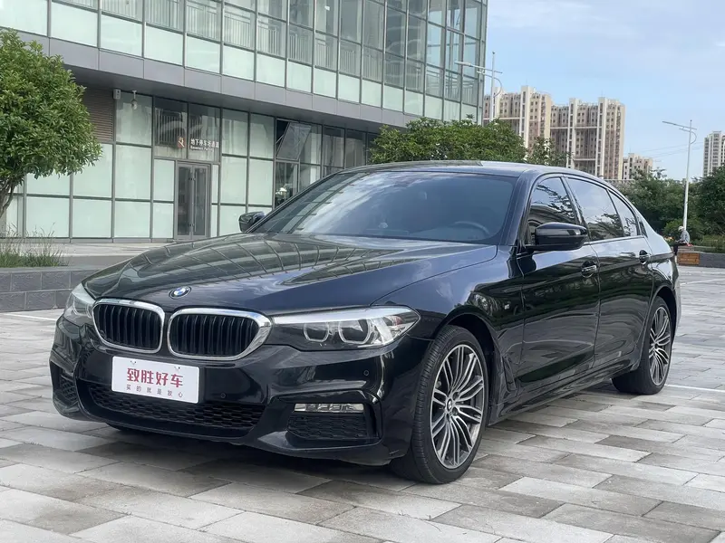BMW 5 Series — фото 1
