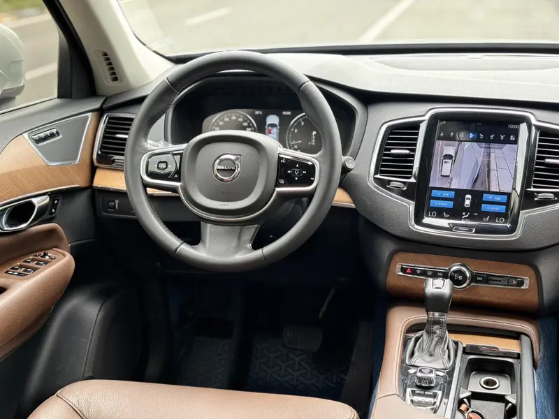 Volvo XC90 — фото 9