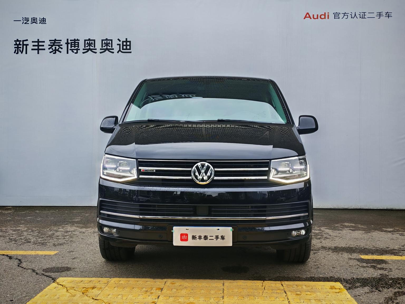 Volkswagen Multivan: фотография 2 из 33