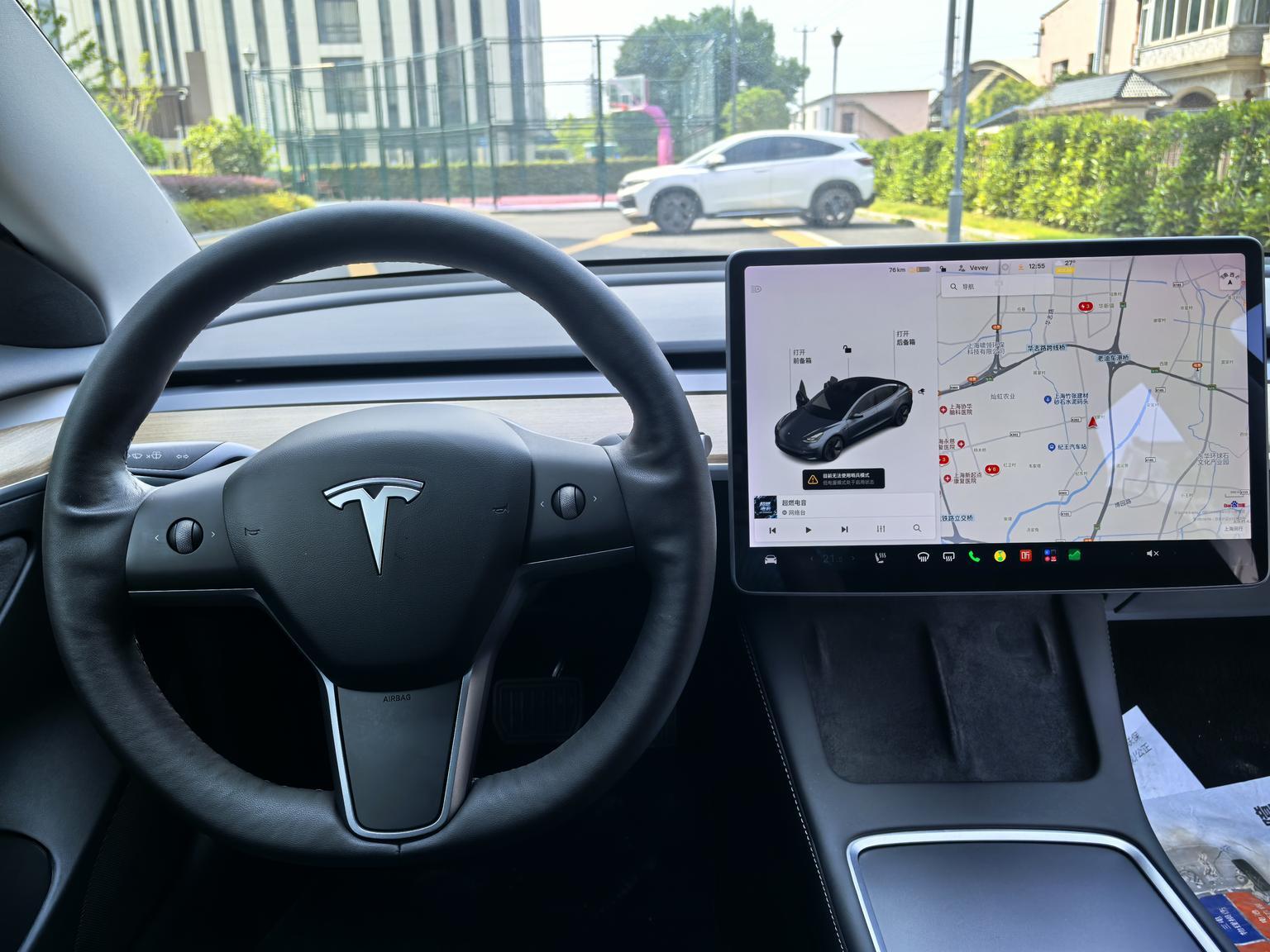 Tesla Model 3: фотография 12 из 19