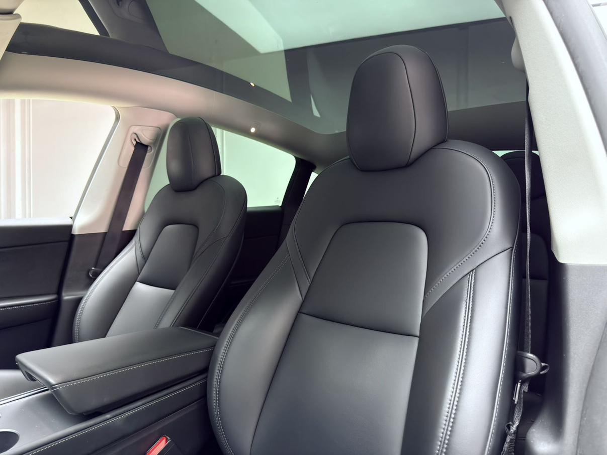 Tesla Model Y: фотография 17 из 23