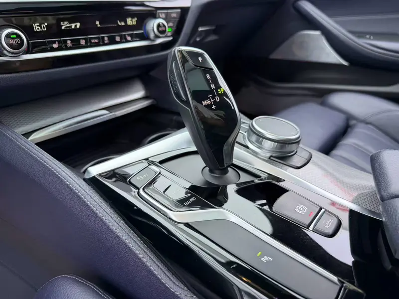 BMW 5 Series — фото 13