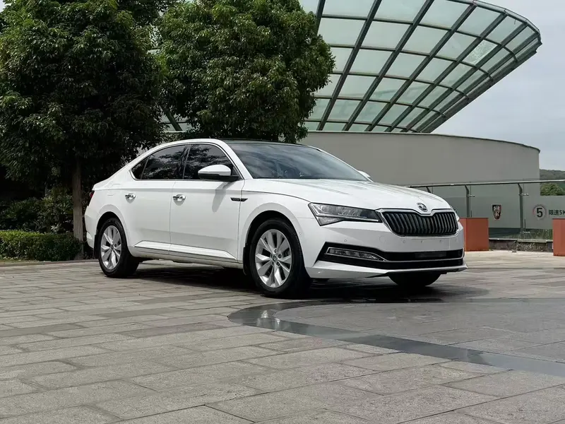 Skoda Superb — фото 3