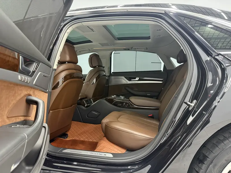 Audi A8 — фото 18