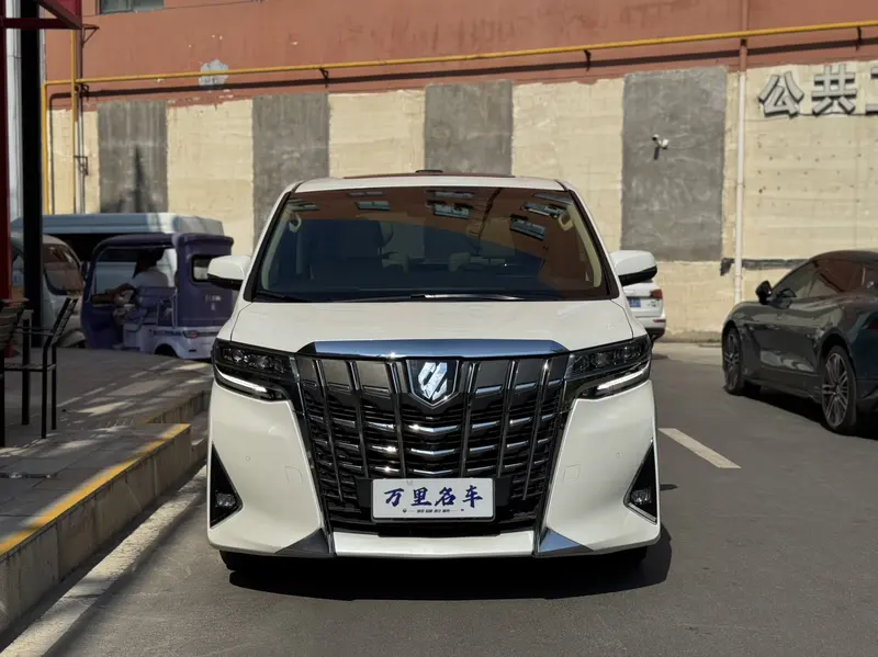Toyota Alphard — фото 2