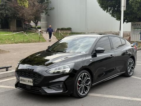 Ford Focus - фото 1