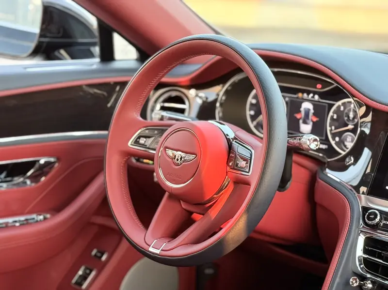 Bentley Flying Spur — фото 9