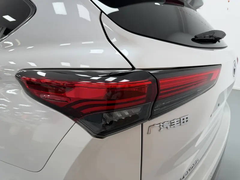Toyota Highlander — фото 10