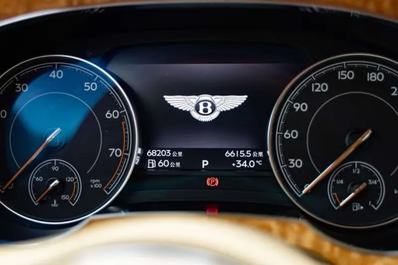 Bentley Bentayga — фото 3