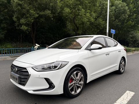 Hyundai Elantra 2016 1.6L AT Luxury
