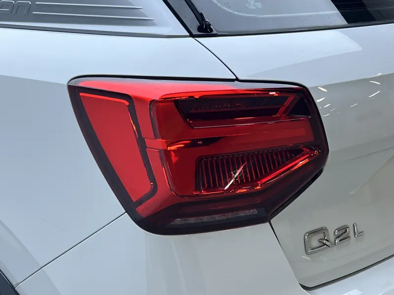 Audi Q2L e-tron — фото 10