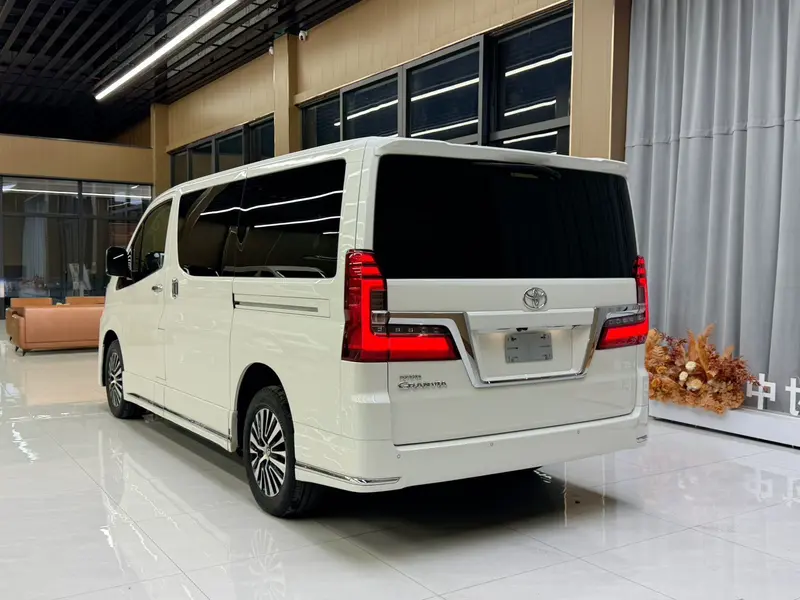 Toyota Granvia — фото 4