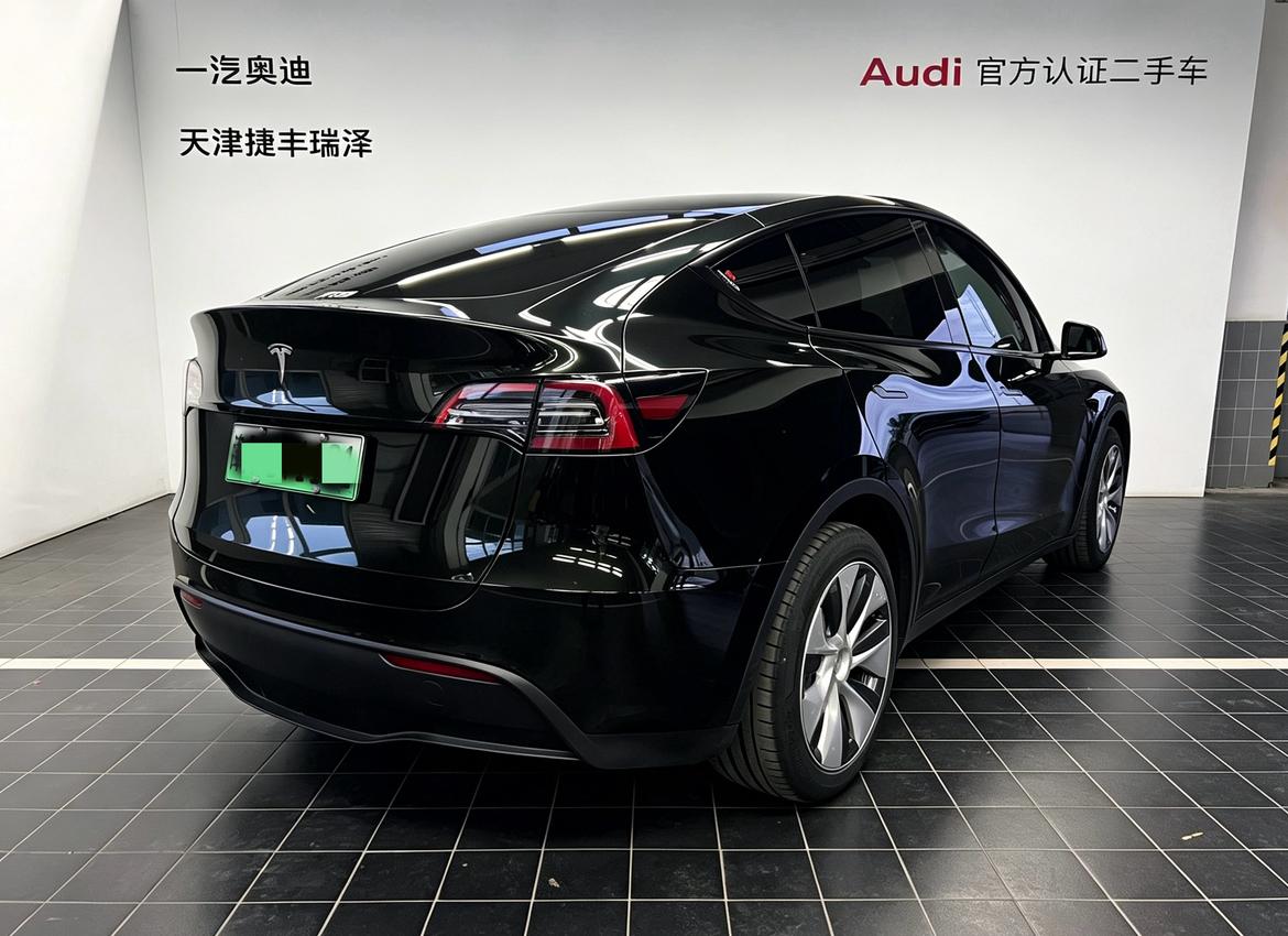 Tesla Model Y: фотография 3 из 17