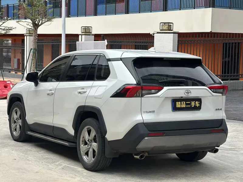 Toyota RAV4 — фото 4