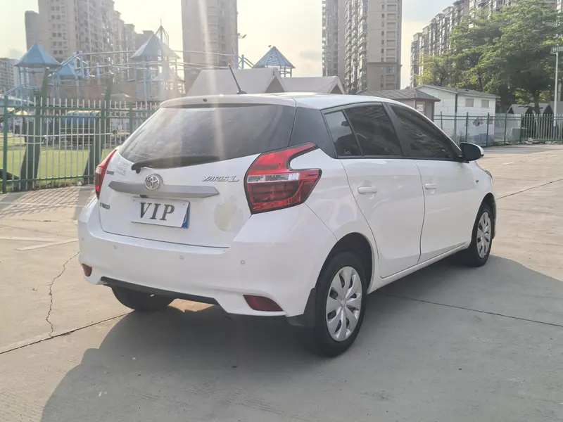 Toyota Yaris L — фото 5