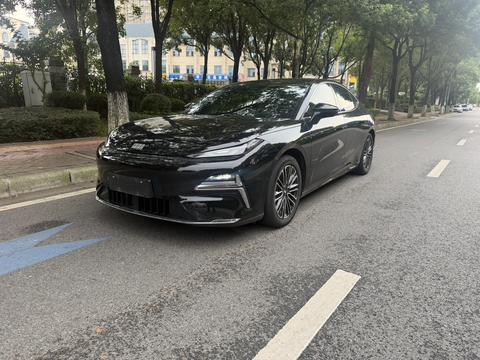 Geely Galaxy Starshine 8 PHEV