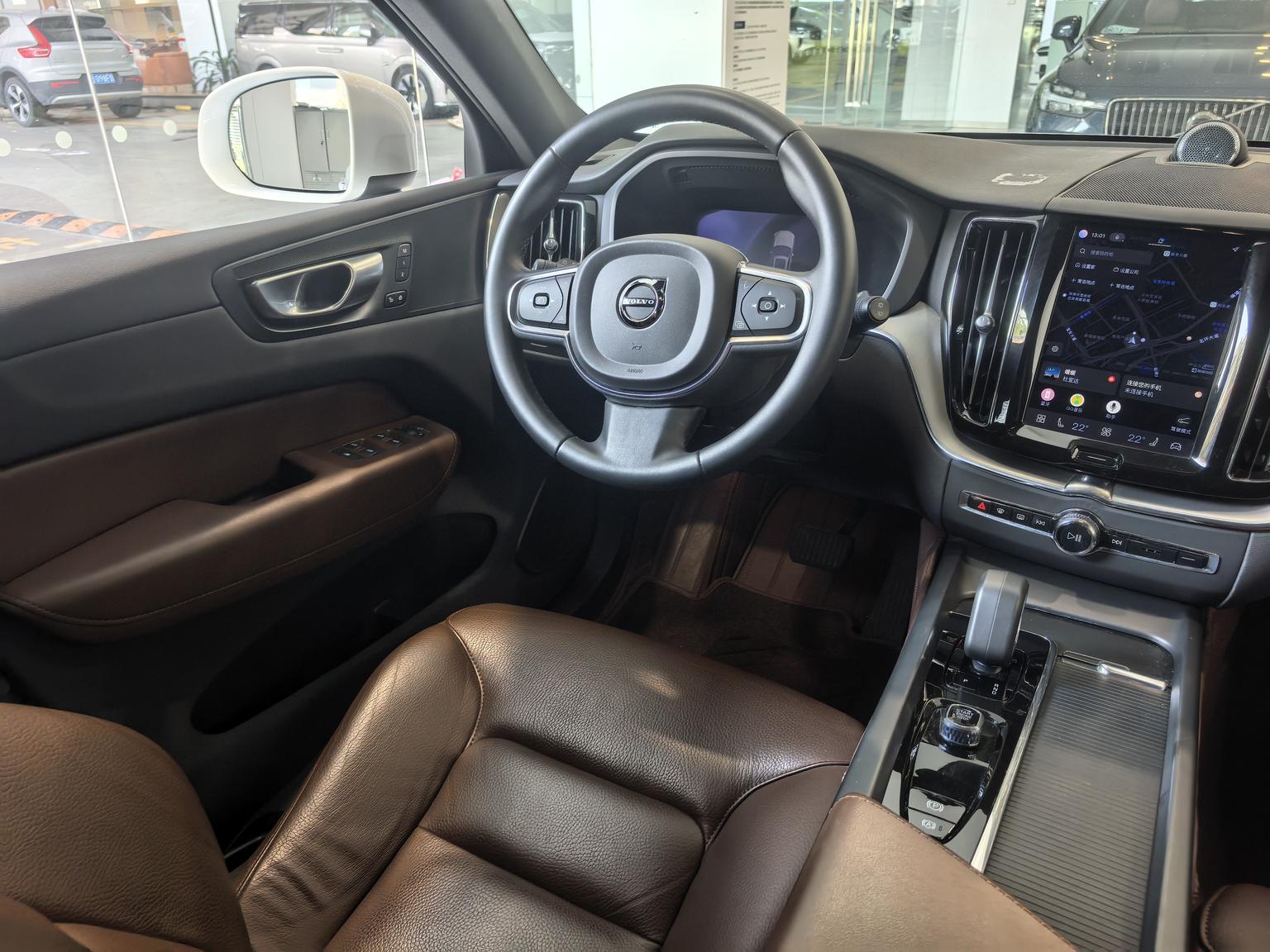 Volvo XC60: фотография 10 из 13