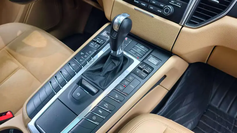 Porsche Macan 2.0 T — фото 10