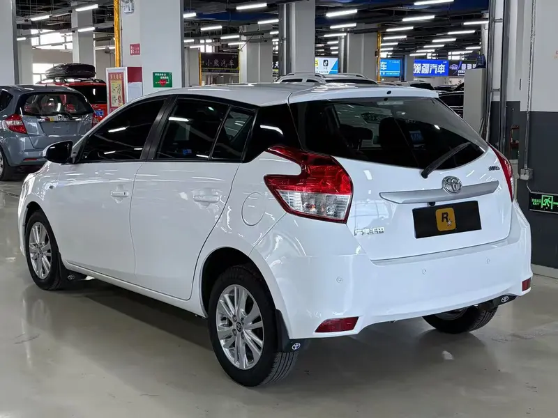 Toyota Yaris L — фото 4