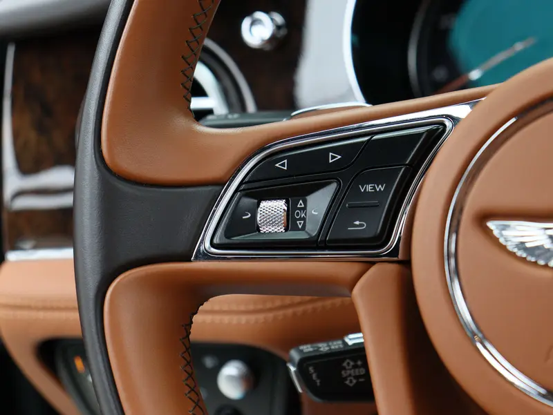 Bentley Bentayga — фото 13