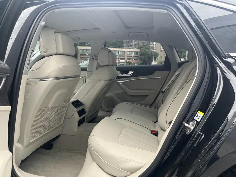 Audi A6L — фото 11