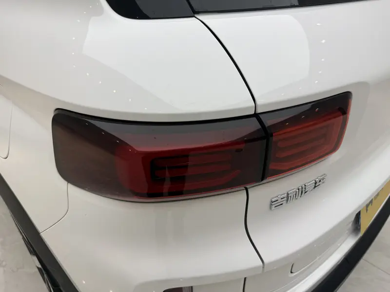 Geely Icon — фото 10