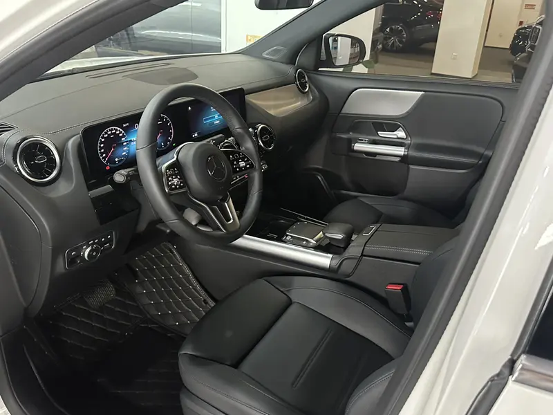 Mercedes-Benz GLA 200 — фото 11