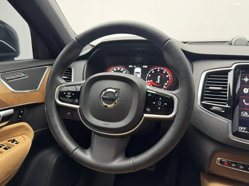 Volvo XC90 — фото 16