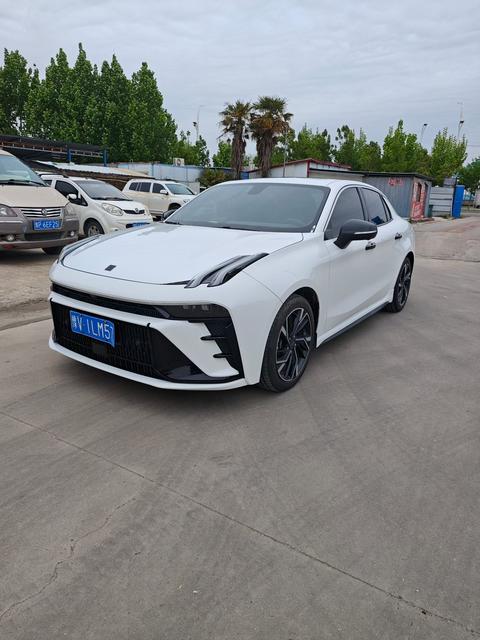 Lynk & Co 03
