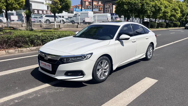 Honda Accord — фото 1
