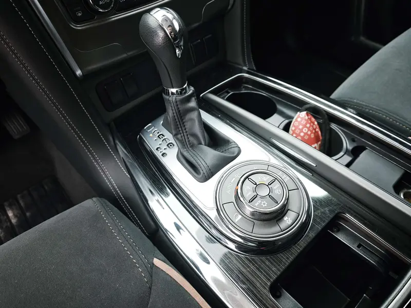 Nissan Patrol — фото 11
