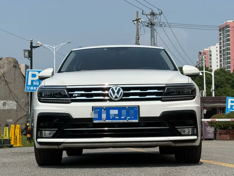 Volkswagen Tiguan L — фото 2