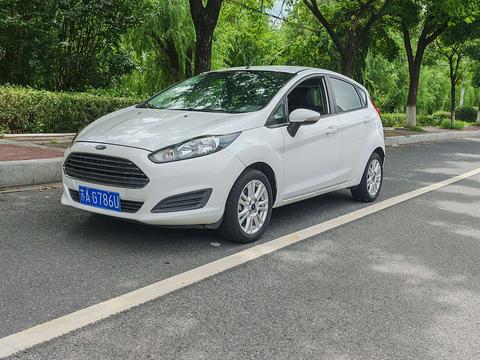 Ford Fiesta 2013 1.5L MT