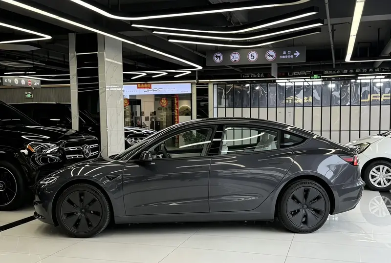 Tesla Model 3 — фото 3