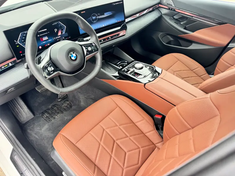 BMW 5 Series — фото 9